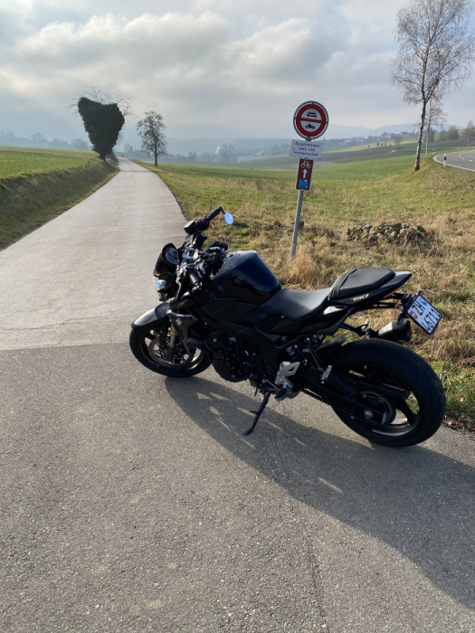 Photo of SUZUKI GSR 750 (2012)