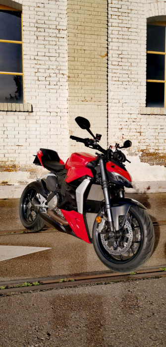 Photo of DUCATI STREETFIGHTER V2 (2022)