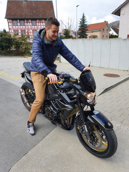 Photo of SUZUKI GSR 750 (2012)