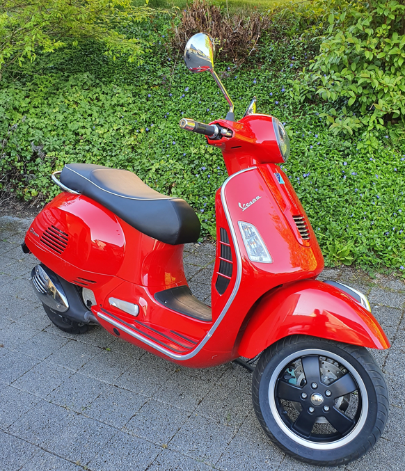 Photo of PIAGGIO Vespa GTS (2012)