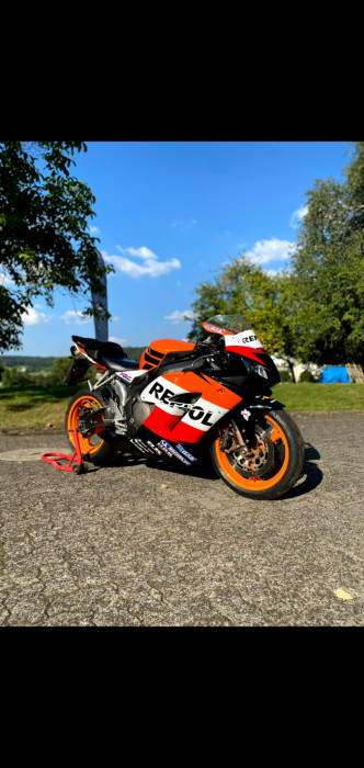 Photo of HONDA CBR 1000 (2004)
