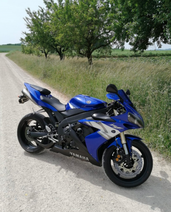 Photo of YAMAHA YZF-R1 (2004)