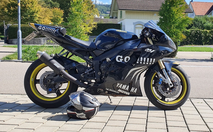 Photo of YAMAHA YZF-R1 (2003)
