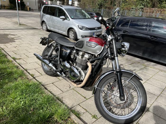 Photo of TRIUMPH Bonneville (2000)
