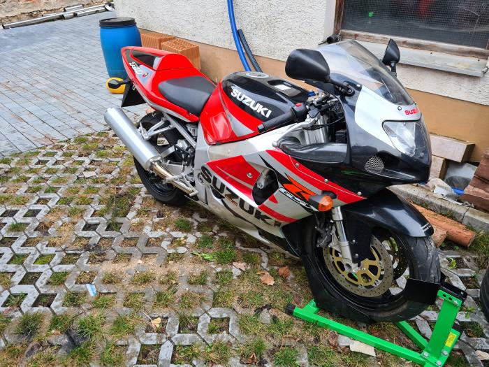 Photo of SUZUKI GSX-R 750 (2002)