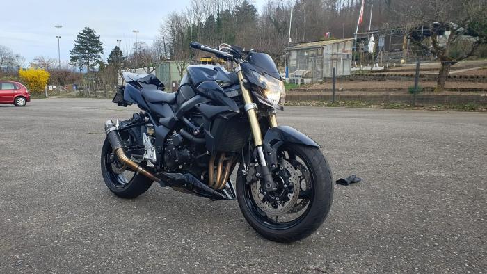 Photo of SUZUKI GSR 750 (2012)