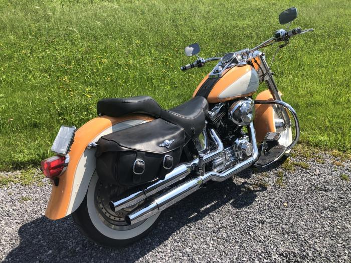 Photo of HARLEY-DAVIDSON FLH (2000)
