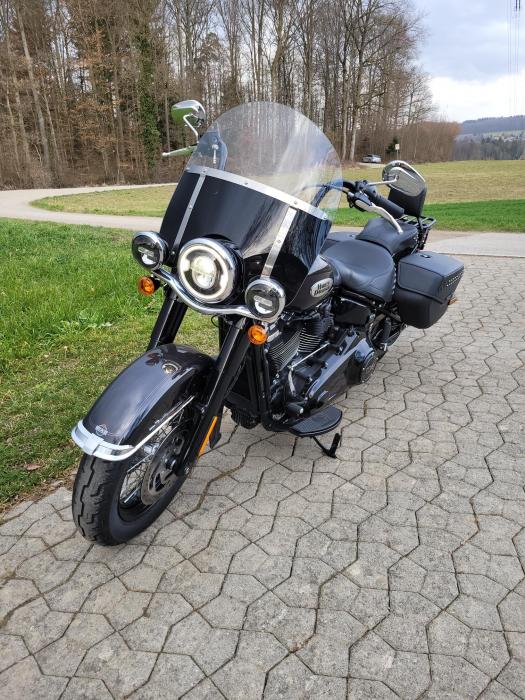 Photo of HARLEY-DAVIDSON FLH (2021)