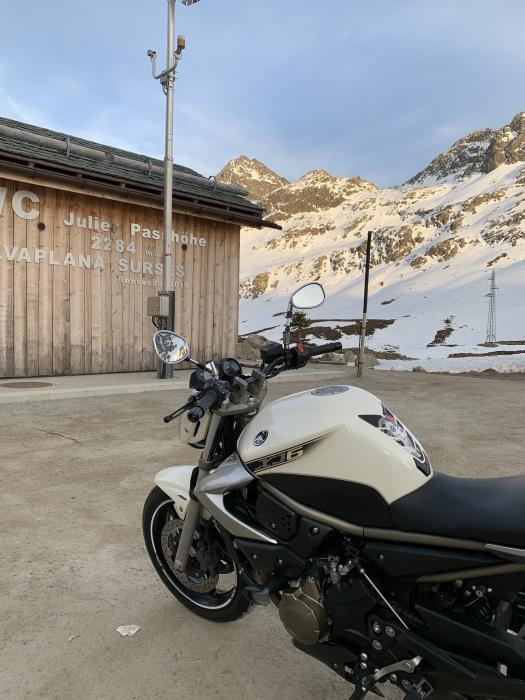 Photo of YAMAHA XJ 6 (2010)