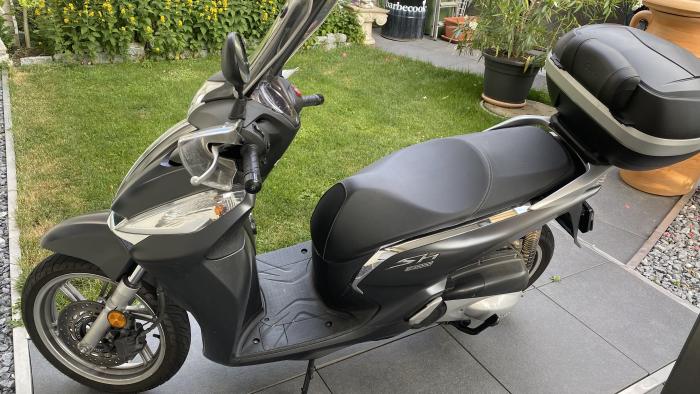 Photo of HONDA SH (2015)