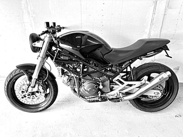 Photo of DUCATI MONSTER 900 (2001)