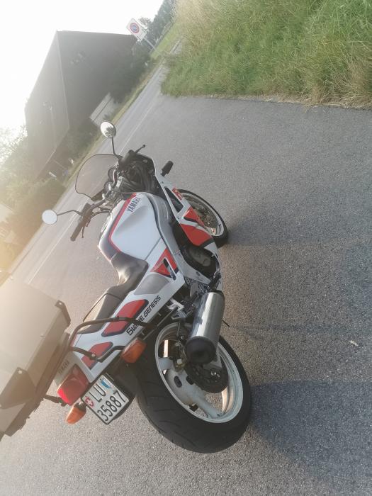 Photo of YAMAHA FZR 1000 (1988)