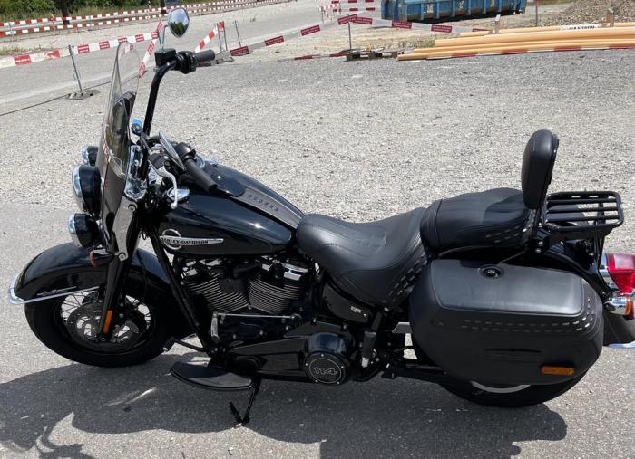 Picture of HARLEY-DAVIDSON FLH (2020)