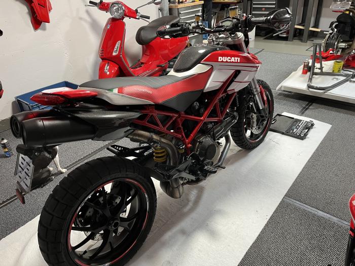 Photo of DUCATI HYPERMOTARD 1100 (2008)