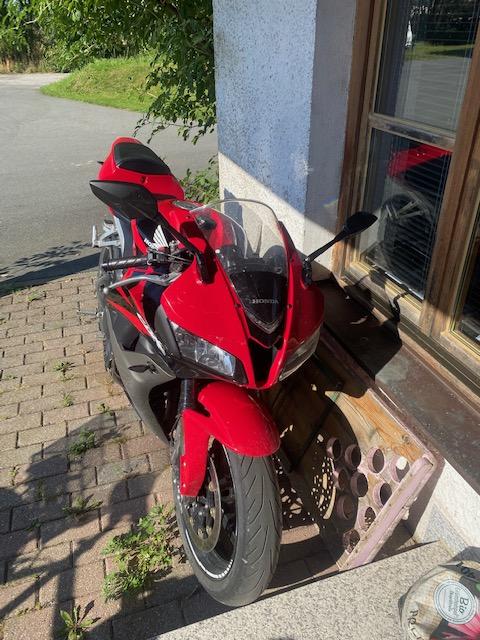 Photo of HONDA CBR 600 (2008)