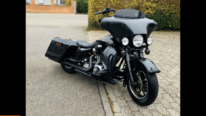 Photo of HARLEY-DAVIDSON FLH (2006)